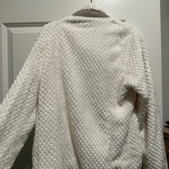 Eddie Bauer Pullover - Picture 3 of 4